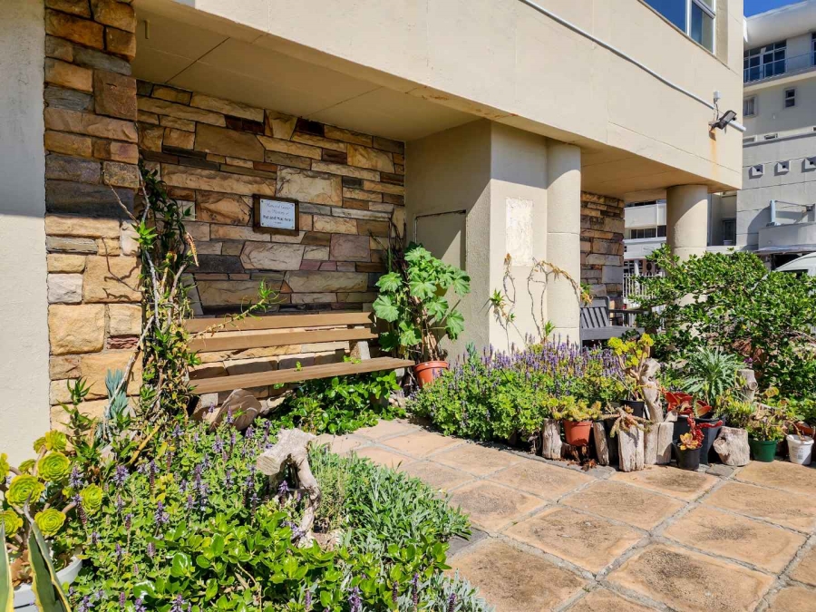 1 Bedroom Property for Sale in Mouille Point Western Cape